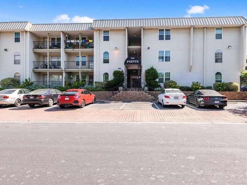 910 Duncan LN 26, Austin TX 78705