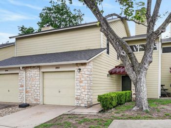 512 Eberhart LN