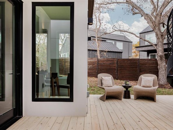 3209 Dolphin Dr 2, Austin TX 78704