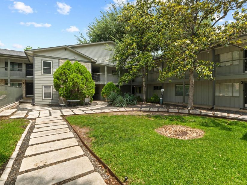 2303 East Side DR 211, Austin TX 78704
