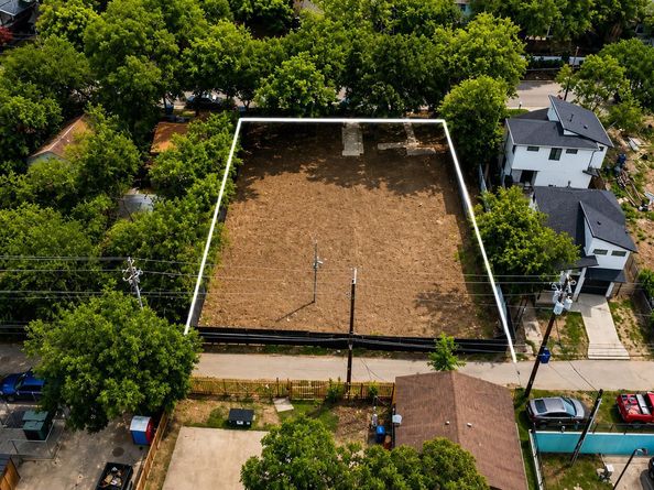 2101 E 8TH St, Austin TX 78702