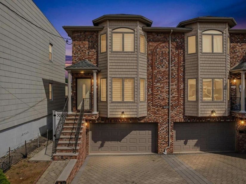 310 6th St A, Fairview NJ 07022
