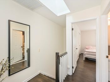 1537 #7 John St