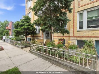 196 Pearsall Ave