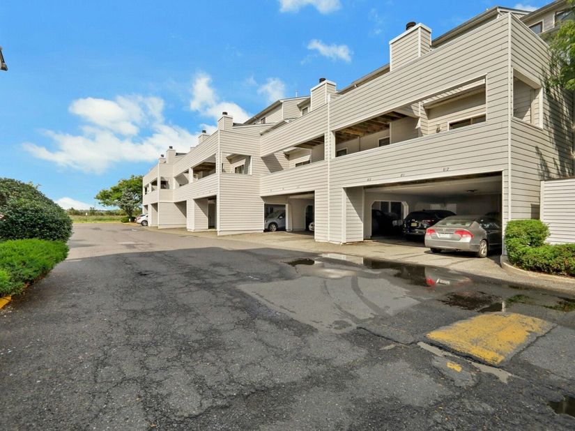 812 Topsail Lane, Secaucus NJ 07094