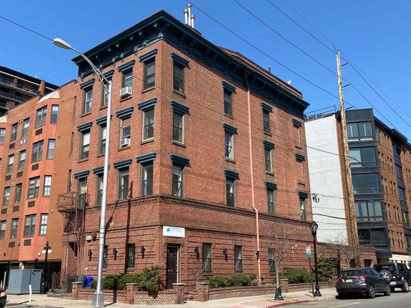 650 1st St 3, Hoboken NJ 07030