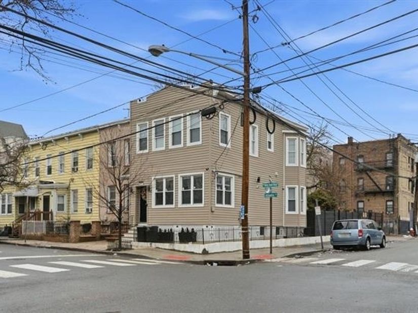 96 Atlantic St, Jersey City NJ 07304