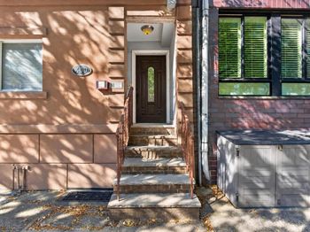400 Madison St