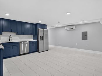 933A Summit Ave