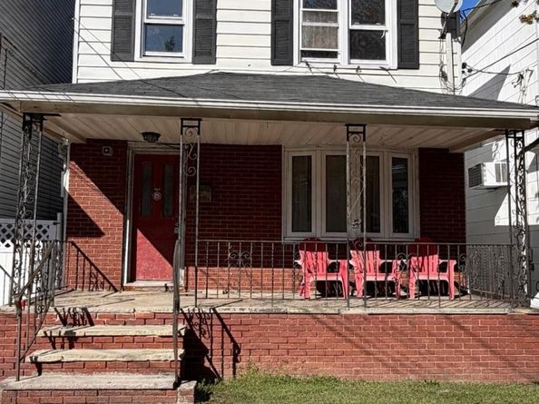 39 40th St, Bayonne NJ 07002