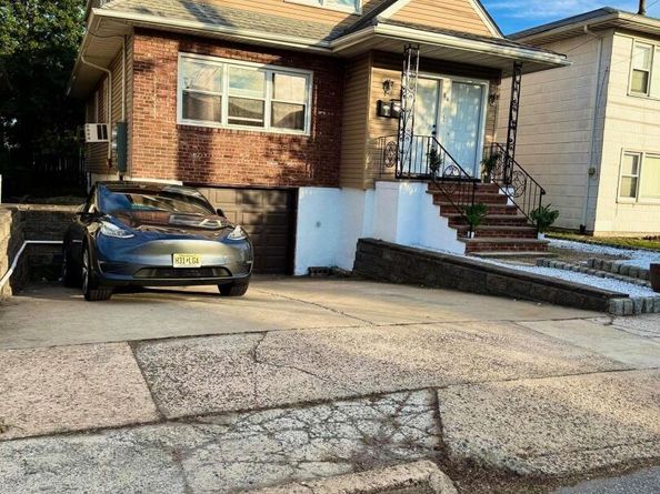 84 Country Village Rd, Jersey City NJ 07305-1242