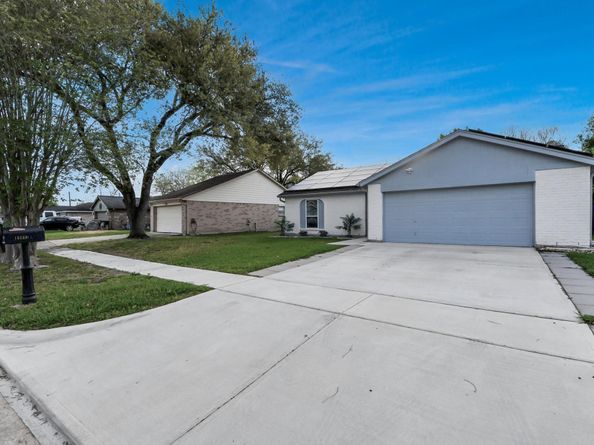 10203 Hollow Canyon Drive, Sugar Land TX 77498