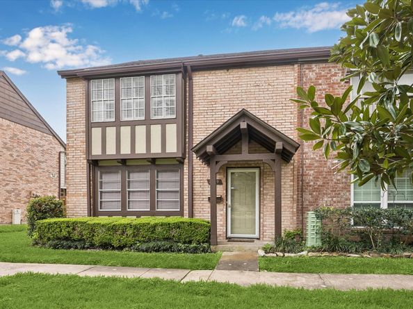 2219 Triway Lane 240, Houston TX 77043