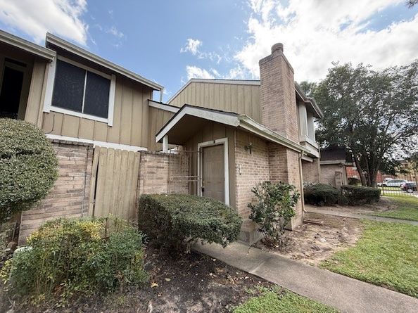 6106 W Airport Boulevard 18, Houston TX 77035