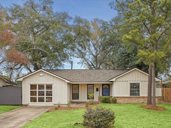 7262 Roos Road, Houston TX 77074