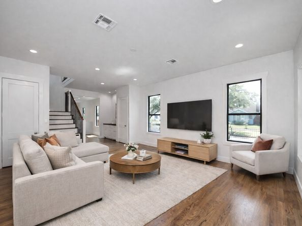 4541 Walker St, Houston TX 77023