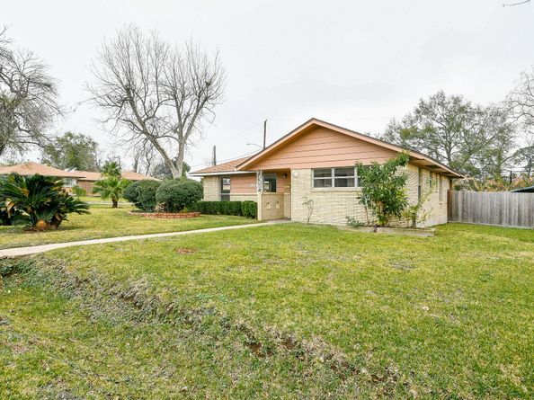 901 Redondo Drive, Houston TX 77015