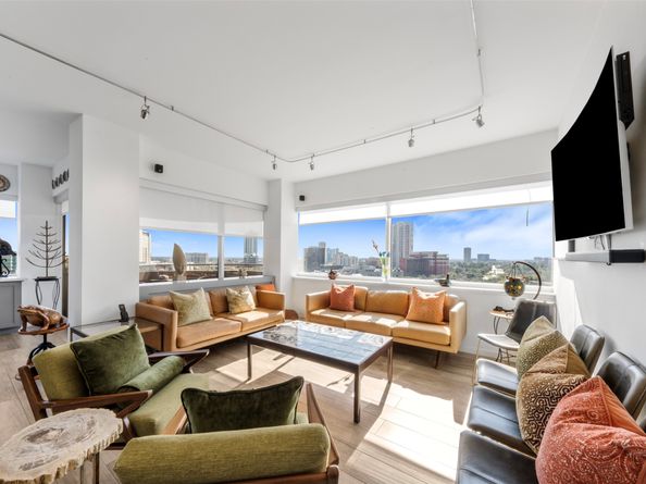 5000 Montrose Boulevard 13F, Houston TX 77006