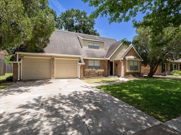 5938 Lattimer Drive, Houston TX 77035