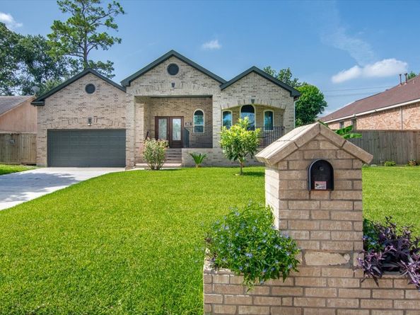 5343 Oak Cove Drive, Houston TX 77091