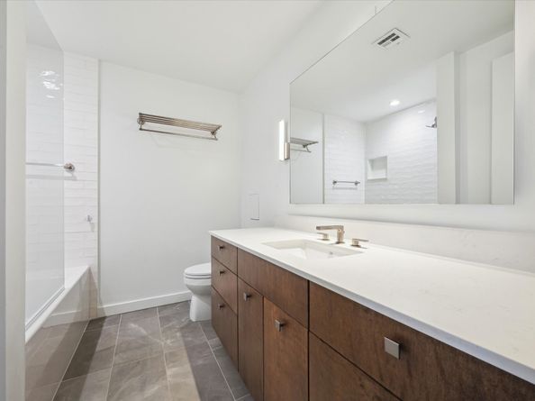 2200 Willowick Road 11C, Houston TX 77027