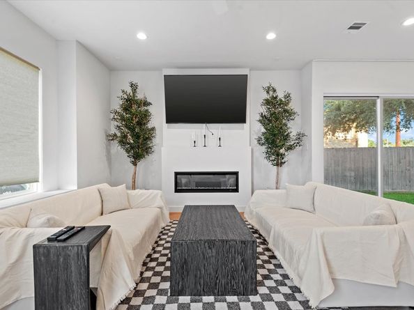 5203 Texas Street, Houston TX 77011