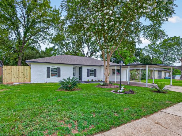 6418 Standing Oaks Street, Houston TX 77050