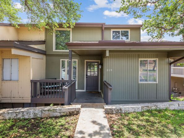 319 Venture Boulevard S, Point Venture TX 78645
