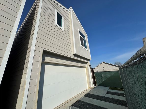 3227 Dennis Street, Houston TX 77004
