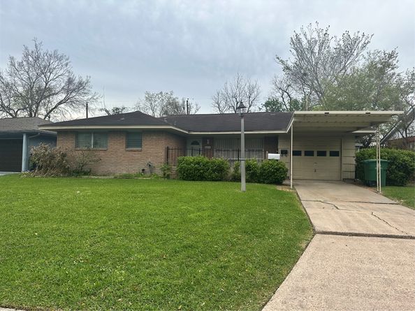 6841 Concho Street, Houston TX 77074
