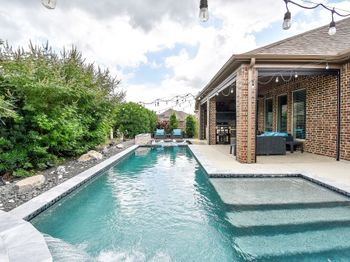 9214 Holloway Cliff Lane