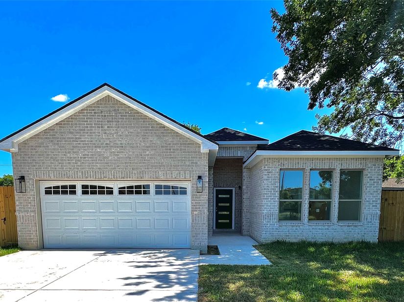 10127 Grover Ln, Houston TX 77041