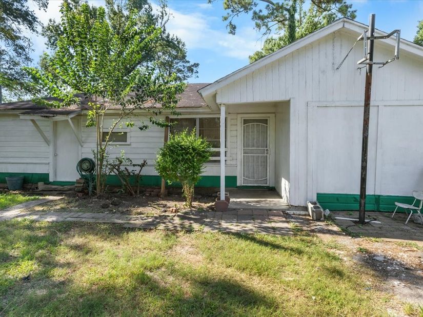 8002 Woodlyn Road, Houston TX 77028