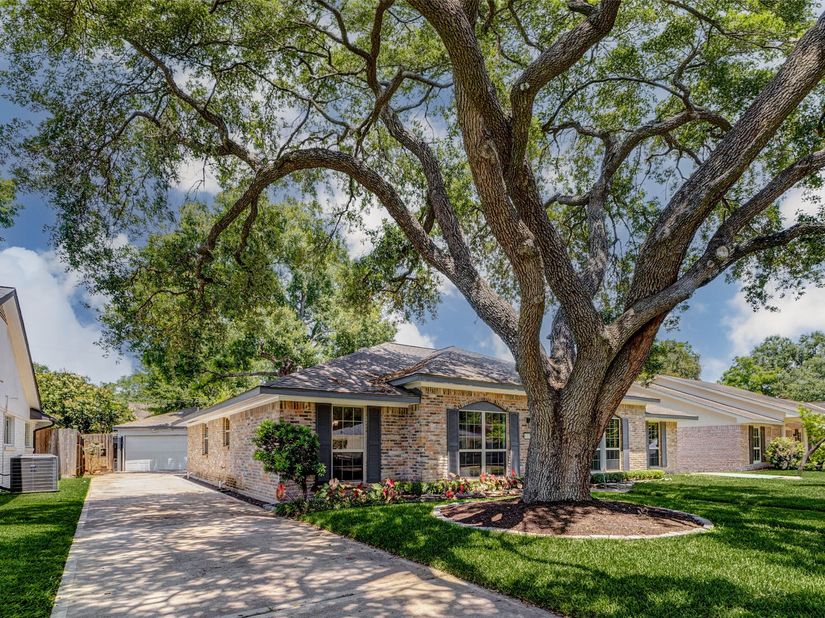 6226 Paisley Street S, Houston TX 77096