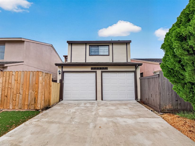 12327 Crest Lake Drive, Houston TX 77072