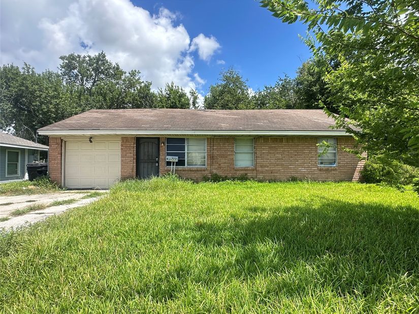 3127 Groton Drive, Houston TX 77051