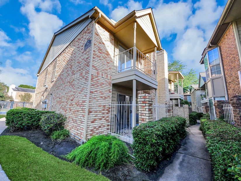 1515 Sandy Springs Road 1202, Houston TX 77042