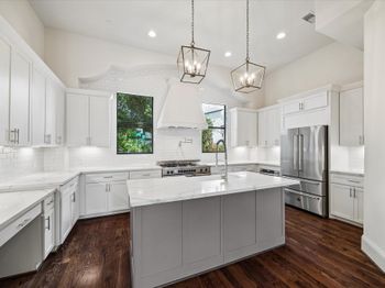 1059 W 16th Street