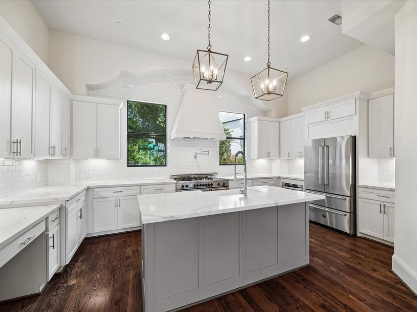1059 W 16th Street, Houston TX 77008