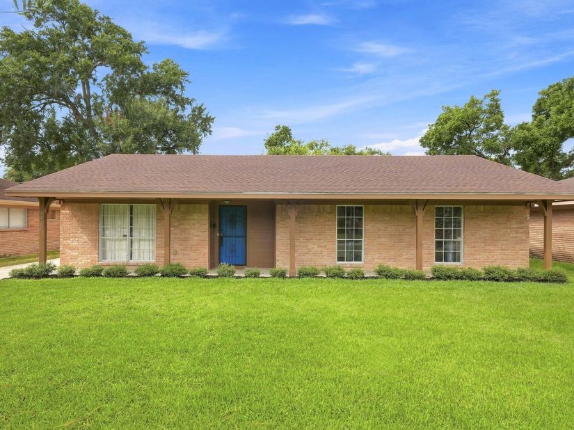 5910 High Star Drive, Houston TX 77081