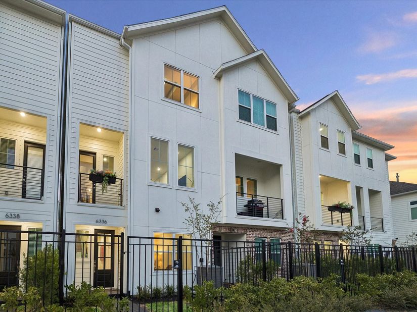 6346 Paddington Bend Drive, Houston TX 77008