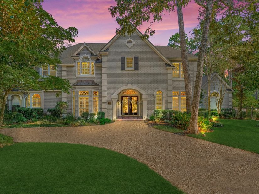 26 S Brokenfern Drive, The Woodlands TX 77380