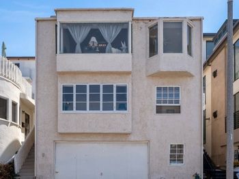 3012 Manhattan Avenue