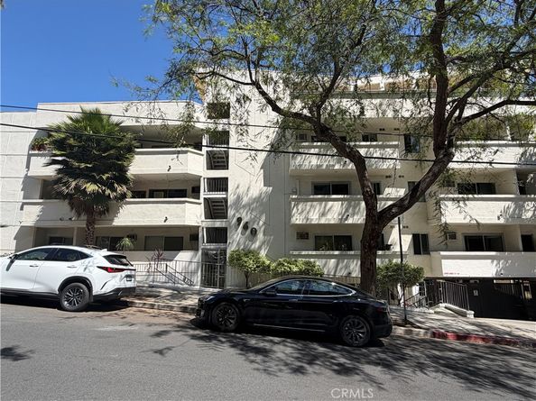 960 Larrabee, West Hollywood CA 90069