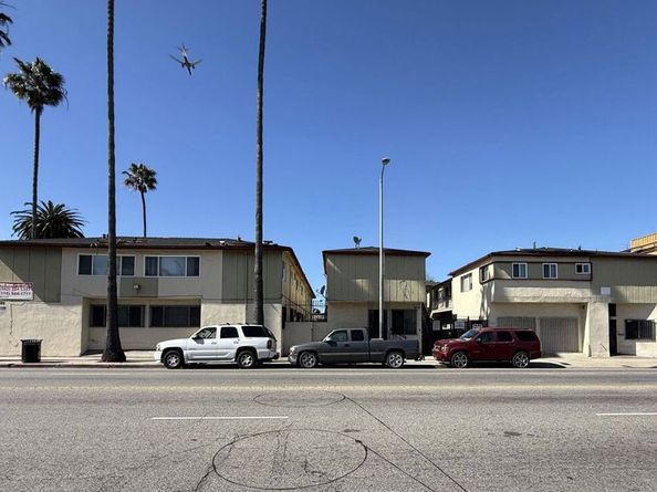 8317 S Western Avenue, Los Angeles CA 90047