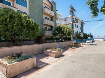16 Quarterdeck Street