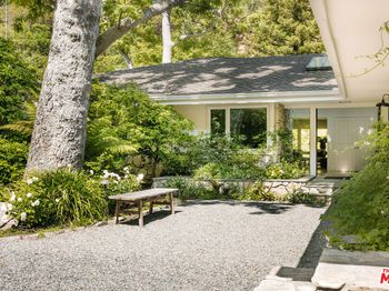 2610 Mandeville Canyon Road