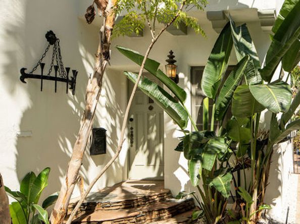 2320 N Beachwood Drive, Los Angeles CA 90068