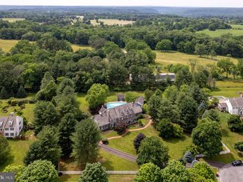 12 Crestwood Circle