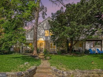 1407 Surrey Lane
